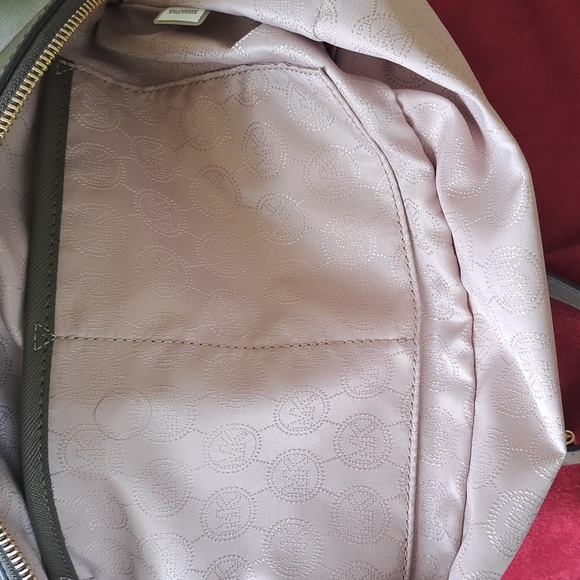 Michael Kors Olive Green Leather Shoulder/ Crossbody Bag Excellent Used Cond. - Picture 14 of 15